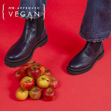 Blue and black apple leather chelsea boots